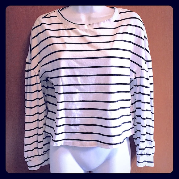 💋Listicle Stripe T shirt black White Puff Sleeve - Picture 2 of 7